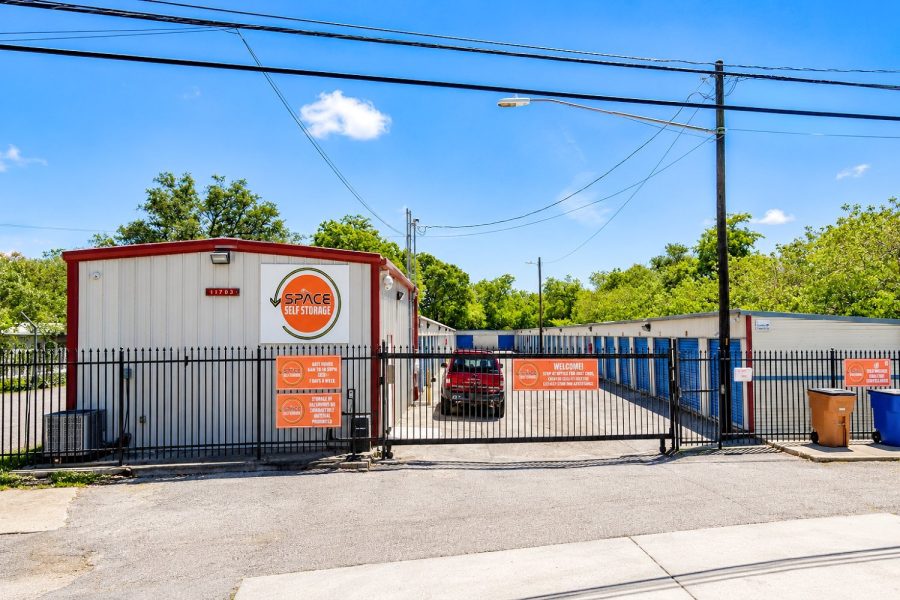 Space Self Storage North Austin Entrence