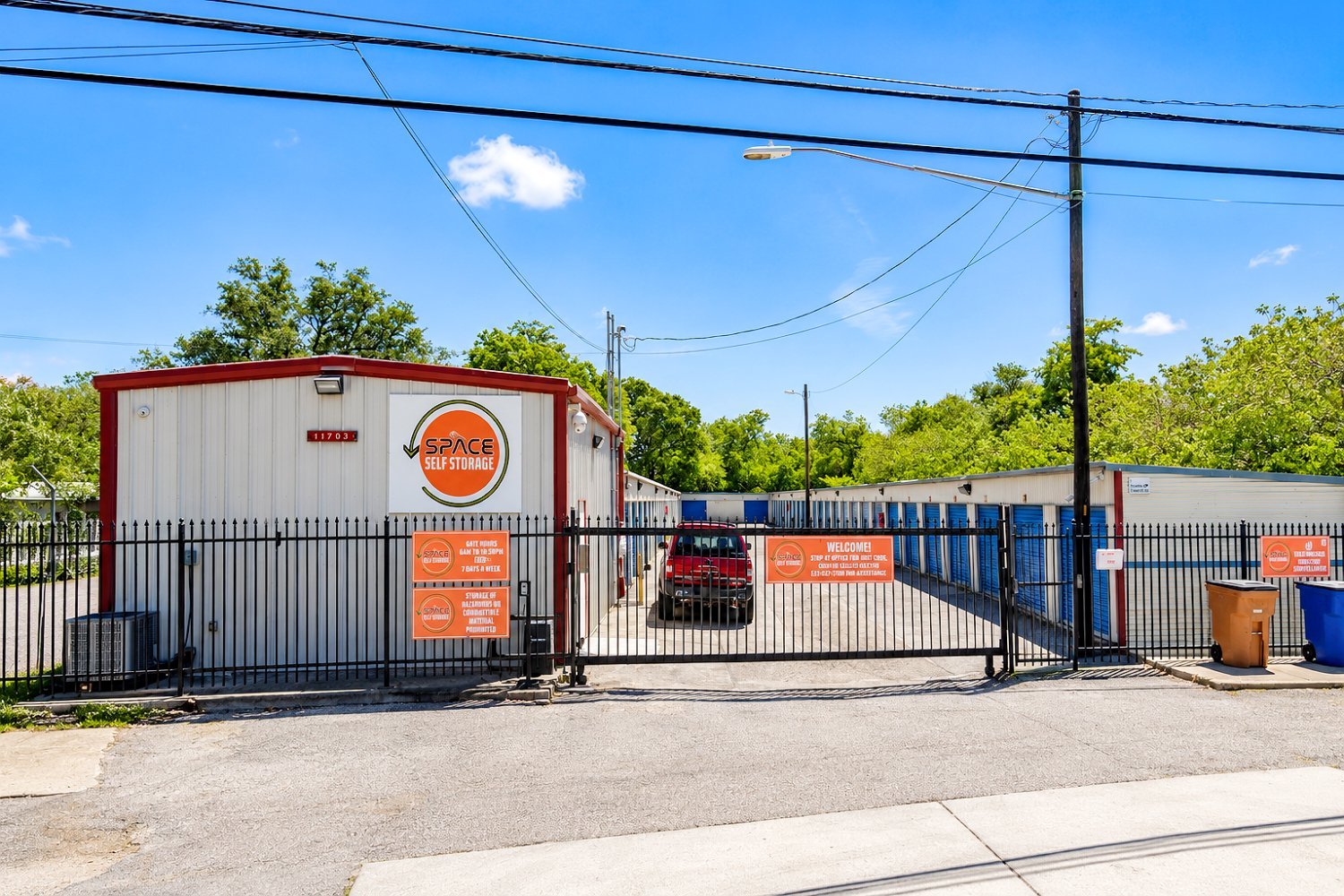 Space Self Storage North Austin Entrence